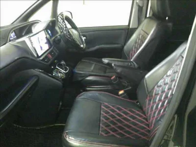 Статистика аукционов Toyota Voxy