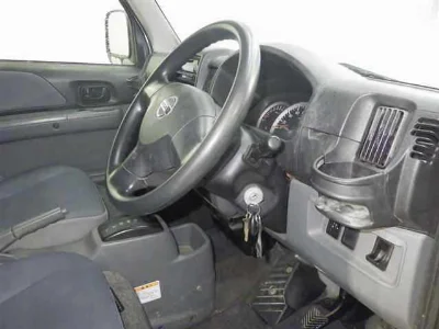 NISSAN CLIPPER VAN