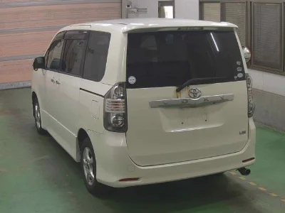 Статистика аукционов Toyota Voxy