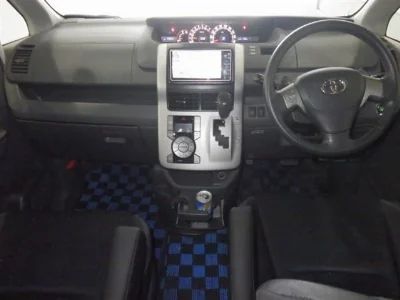 Статистика аукционов Toyota Voxy