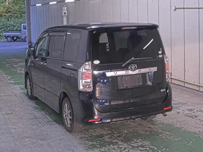 Статистика аукционов Toyota Voxy