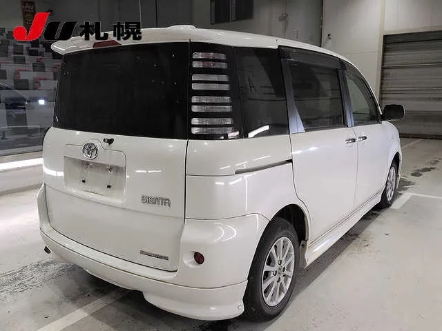 Toyota Sienta  с аукциона в Японии