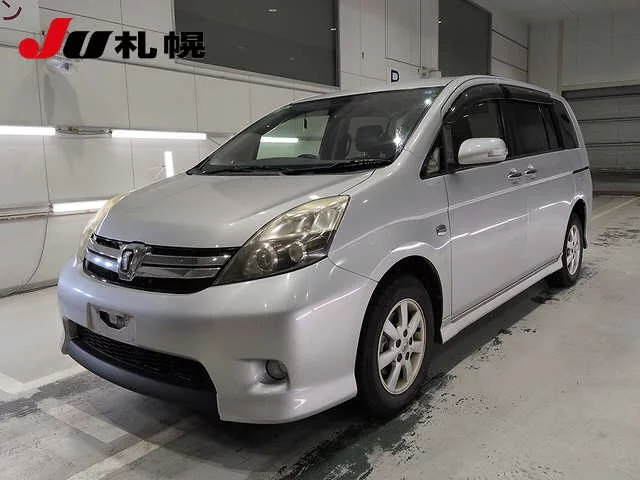 Toyota Isis  с аукциона в Японии