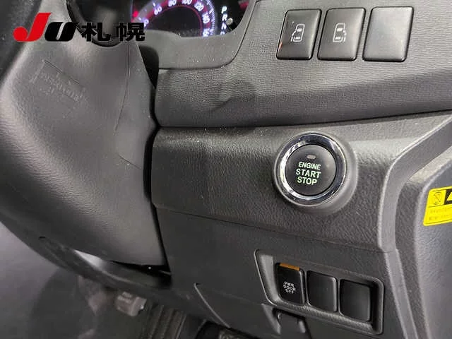Toyota Isis  с аукциона в Японии