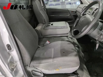 TOYOTA REGIUS VAN