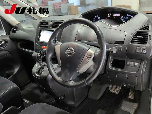 Nissan Serena  с аукциона в Японии