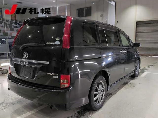 Toyota Isis  с аукциона в Японии