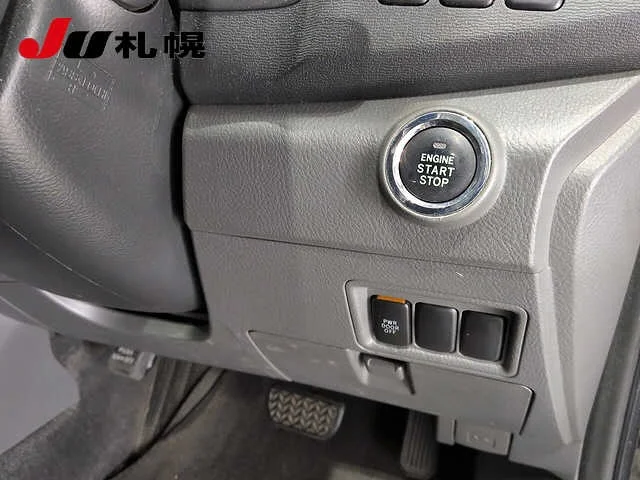 Toyota Isis  с аукциона в Японии