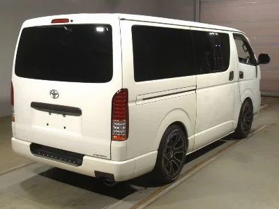 TOYOTA HIACE VAN