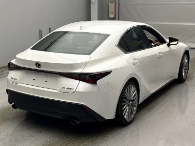 LEXUS IS