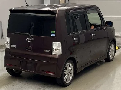 TOYOTA PIXIS SPACE