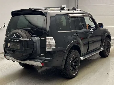 MITSUBISHI PAJERO
