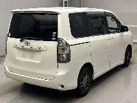 Цена авто Toyota Voxy с аукционов Японии, номер кузова ZRR70G, пробег 225 000, оценка 4