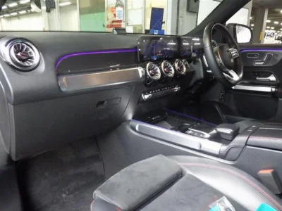 MERCEDES BENZ GLB