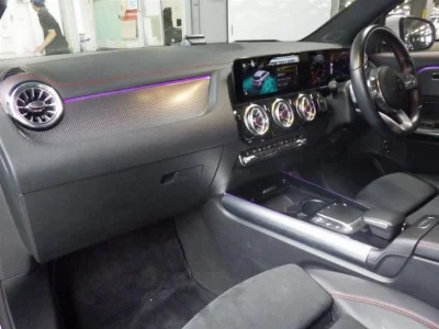 MERCEDES BENZ EQA