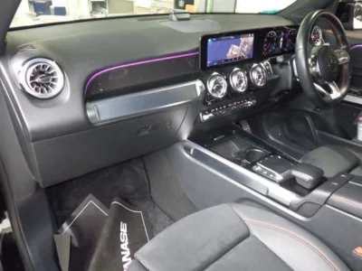 MERCEDES BENZ GLB