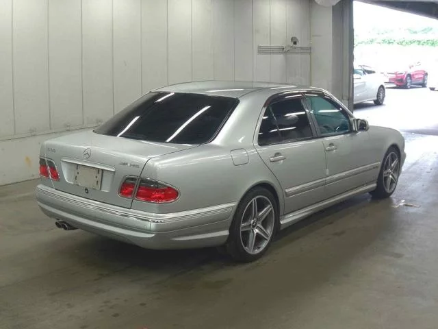 Mercedes-Benz E-Class  с аукциона в Японии