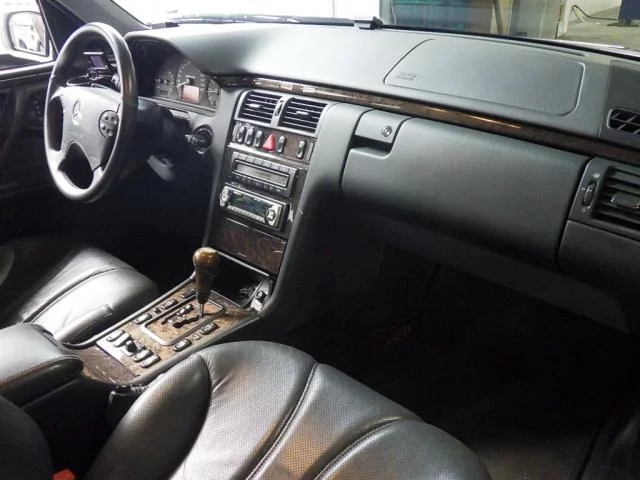 Mercedes-Benz E-Class  с аукциона в Японии