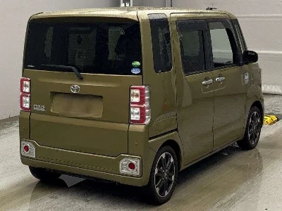 TOYOTA PIXIS MEGA