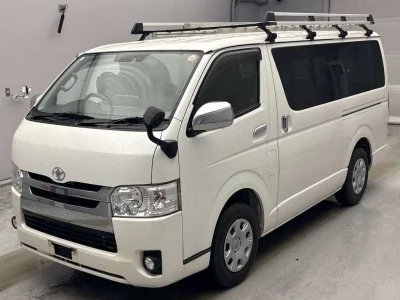 TOYOTA REGIUS VAN