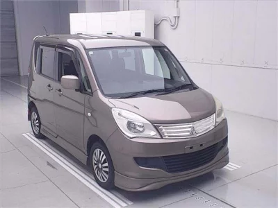 MITSUBISHI DELICA D2