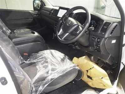 TOYOTA HIACE