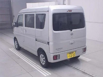 NISSAN CLIPPER VAN