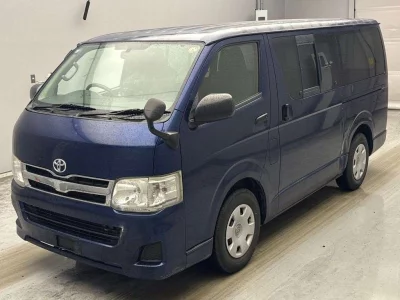 TOYOTA REGIUS VAN
