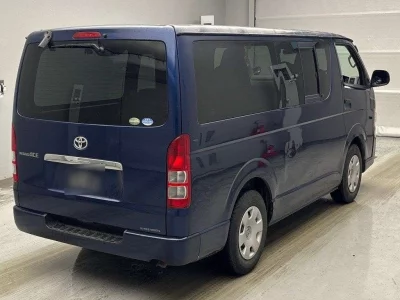 TOYOTA REGIUS VAN