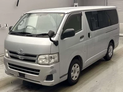 TOYOTA HIACE VAN