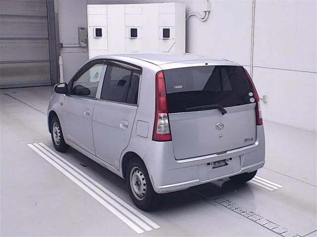 Daihatsu Mira 2005