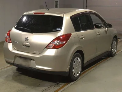 NISSAN TIIDA