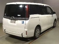 Цена авто Toyota Noah с аукционов Японии, номер кузова ZRR80G, пробег 272 000, оценка 2