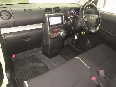 TOYOTA PIXIS SPACE