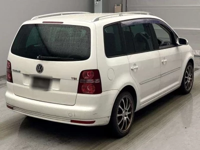 VOLKSWAGEN GOLF TOURAN