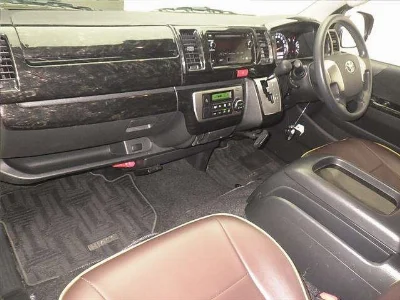 TOYOTA HIACE VAN