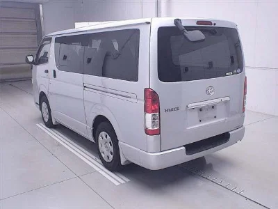 TOYOTA HIACE VAN