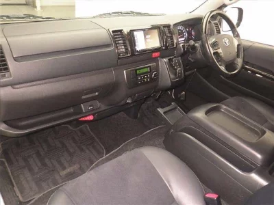 TOYOTA HIACE VAN
