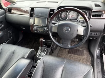 NISSAN TIIDA