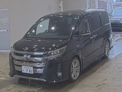 TOYOTA NOAH