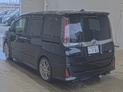 TOYOTA NOAH