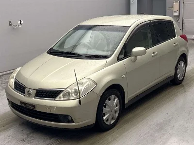 NISSAN TIIDA