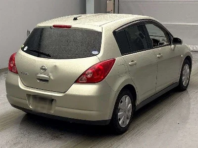 NISSAN TIIDA
