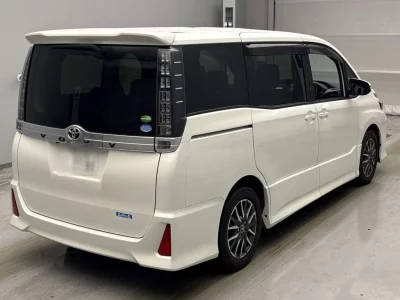 Статистика аукционов Toyota Voxy
