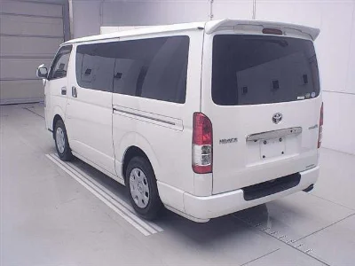 TOYOTA HIACE VAN