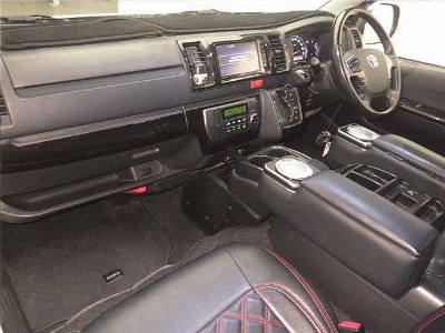 TOYOTA HIACE VAN