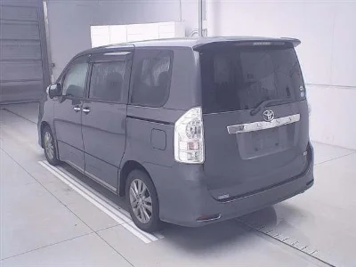 Статистика аукционов Toyota Voxy