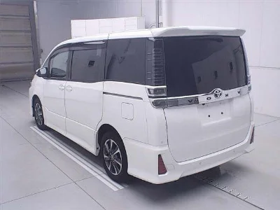 Статистика аукционов Toyota Voxy