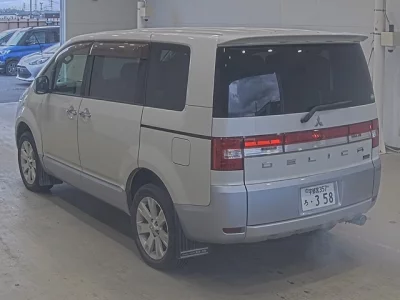 MITSUBISHI DELICA D5