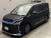 Цена авто Toyota Voxy с аукционов Японии, номер кузова ZWR90W, пробег 40 000, оценка 8
